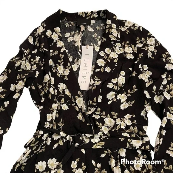 NWT LUMIERE Floral Wrap Romper - Picture 5 of 7